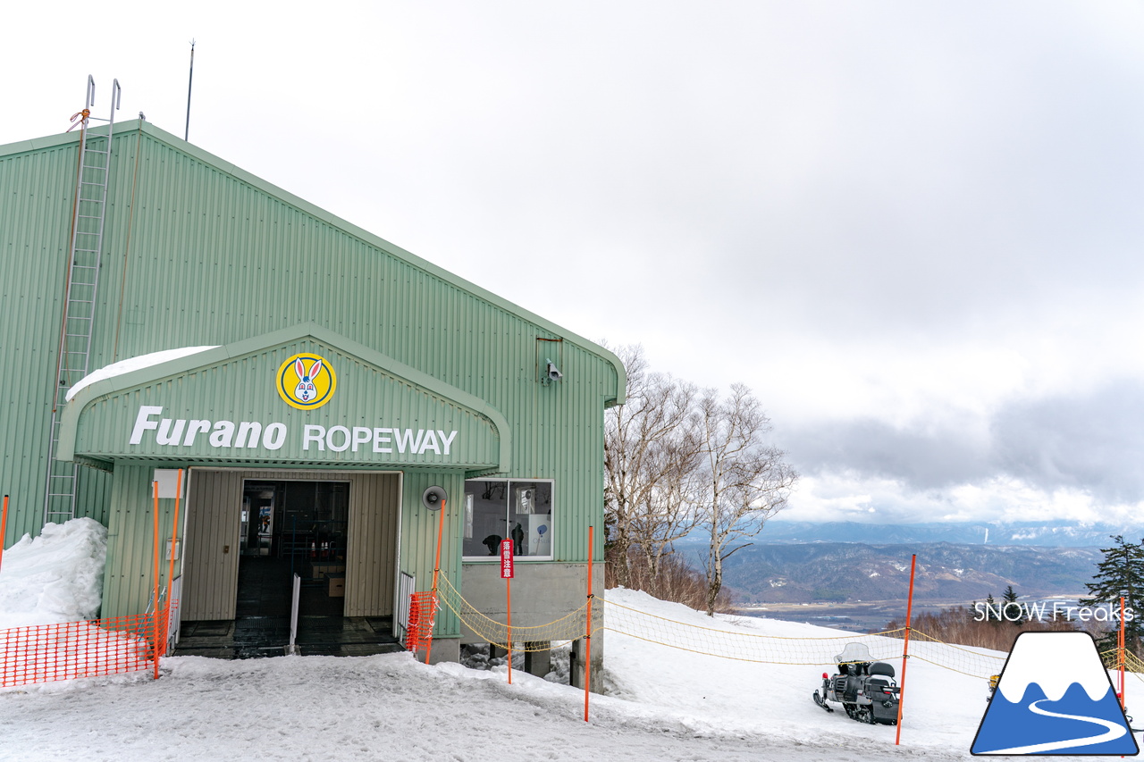 富良野スキー場｜いよいよインターナショナルなイベントに？！春シーズン恒例『第13回 Pond Skimming 池渡り』開催～♪